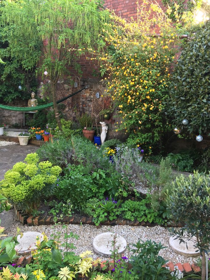 Glastonbury Retreat Courtyard Garden calming