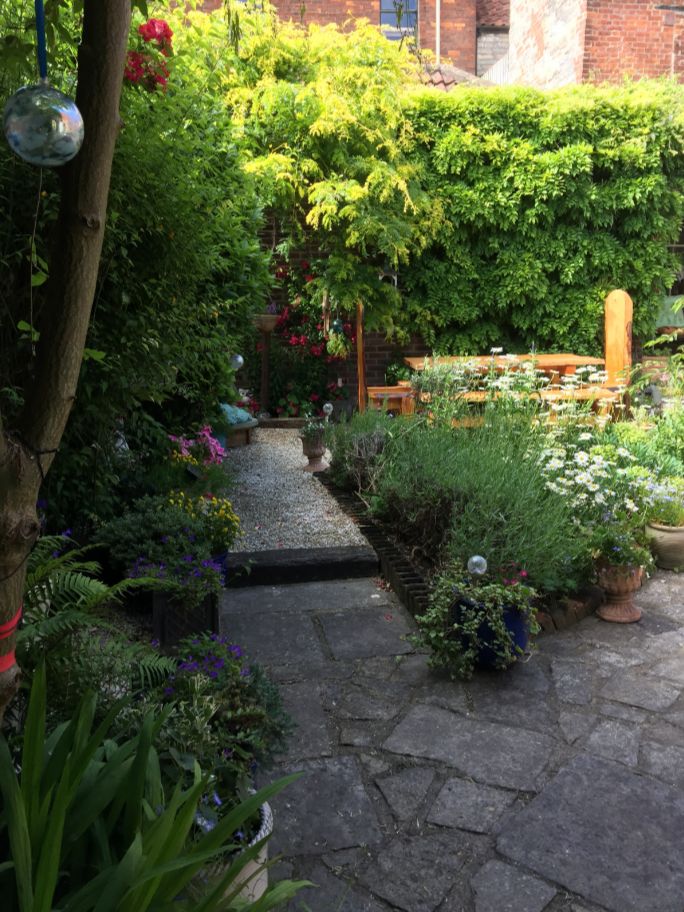 Glastonbury Retreat relaxing garden